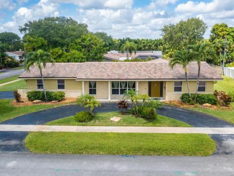761 NW 74th Terrace Plantation FL 33317