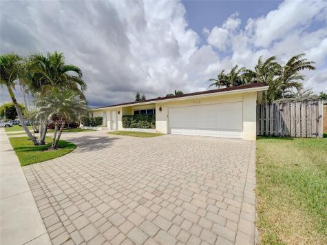 710 NW 97th Terrace Pembroke Pines FL 33024