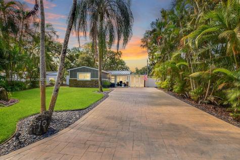6640 Douglas Street Hollywood FL 33024