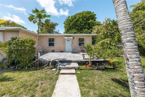9760 SW 181st Terrace Palmetto Bay FL 33157