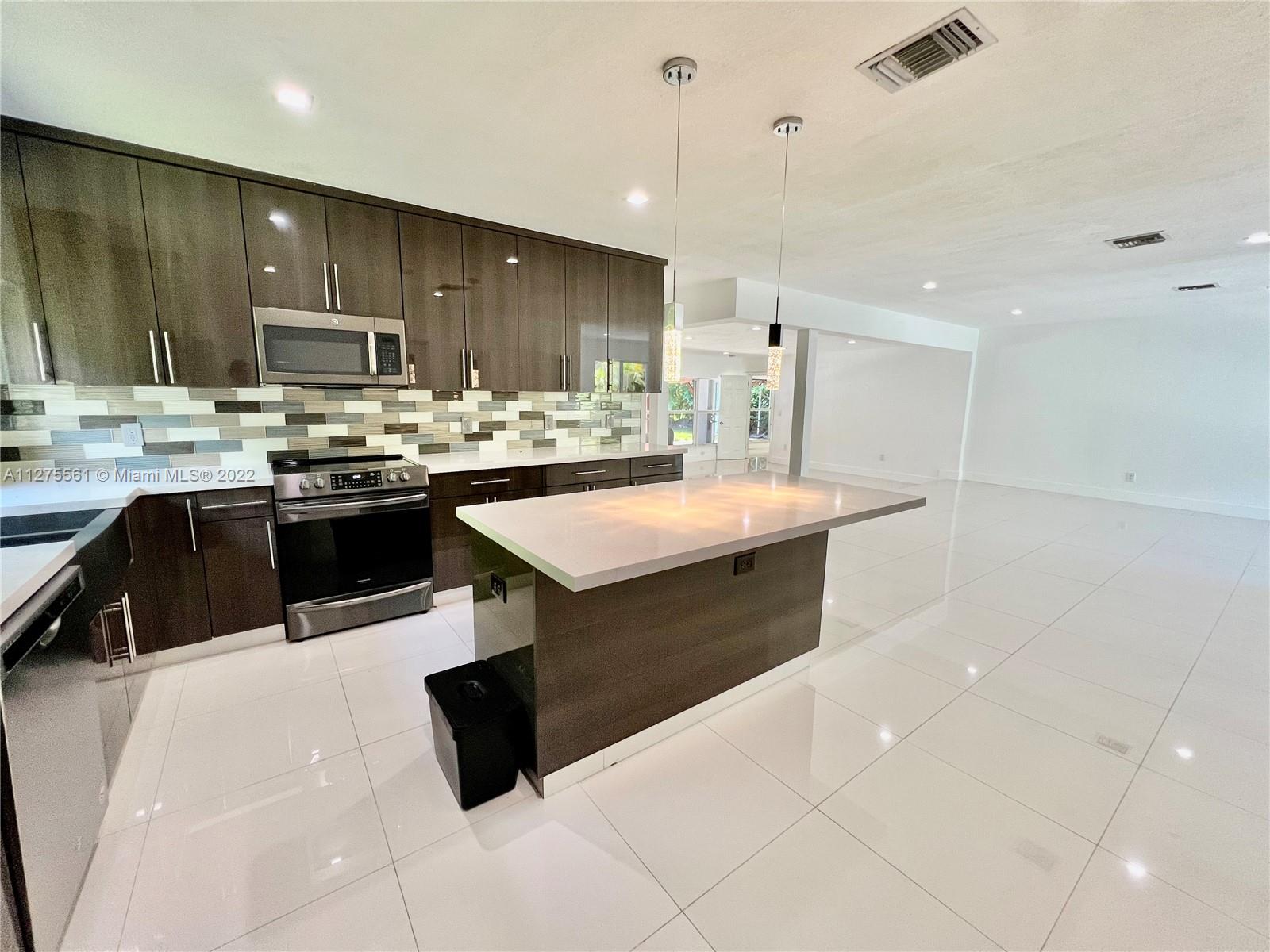 8855 NW 1st Avenue El Portal FL 33150