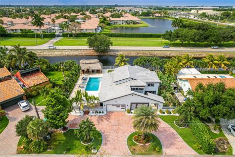 6781 Royal Melbourne Drive Hialeah FL 33015
