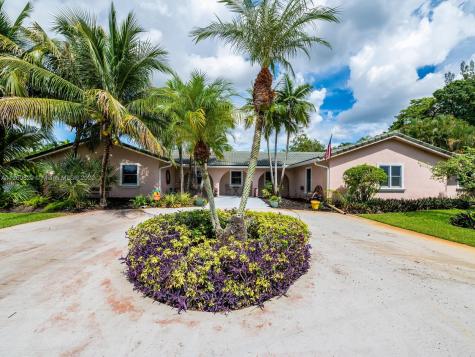 490 Hermitage Drive Plantation FL 33325