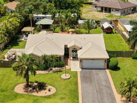 1479 NW 17th Street Homestead FL 33030