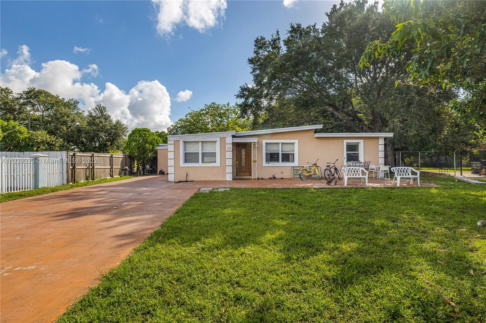 35 Virginia Road West Park FL 33023