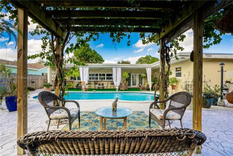 5012 Hayes Street Hollywood FL 33021