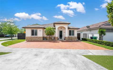 8900 NW 149th Terrace Miami Lakes FL 33018