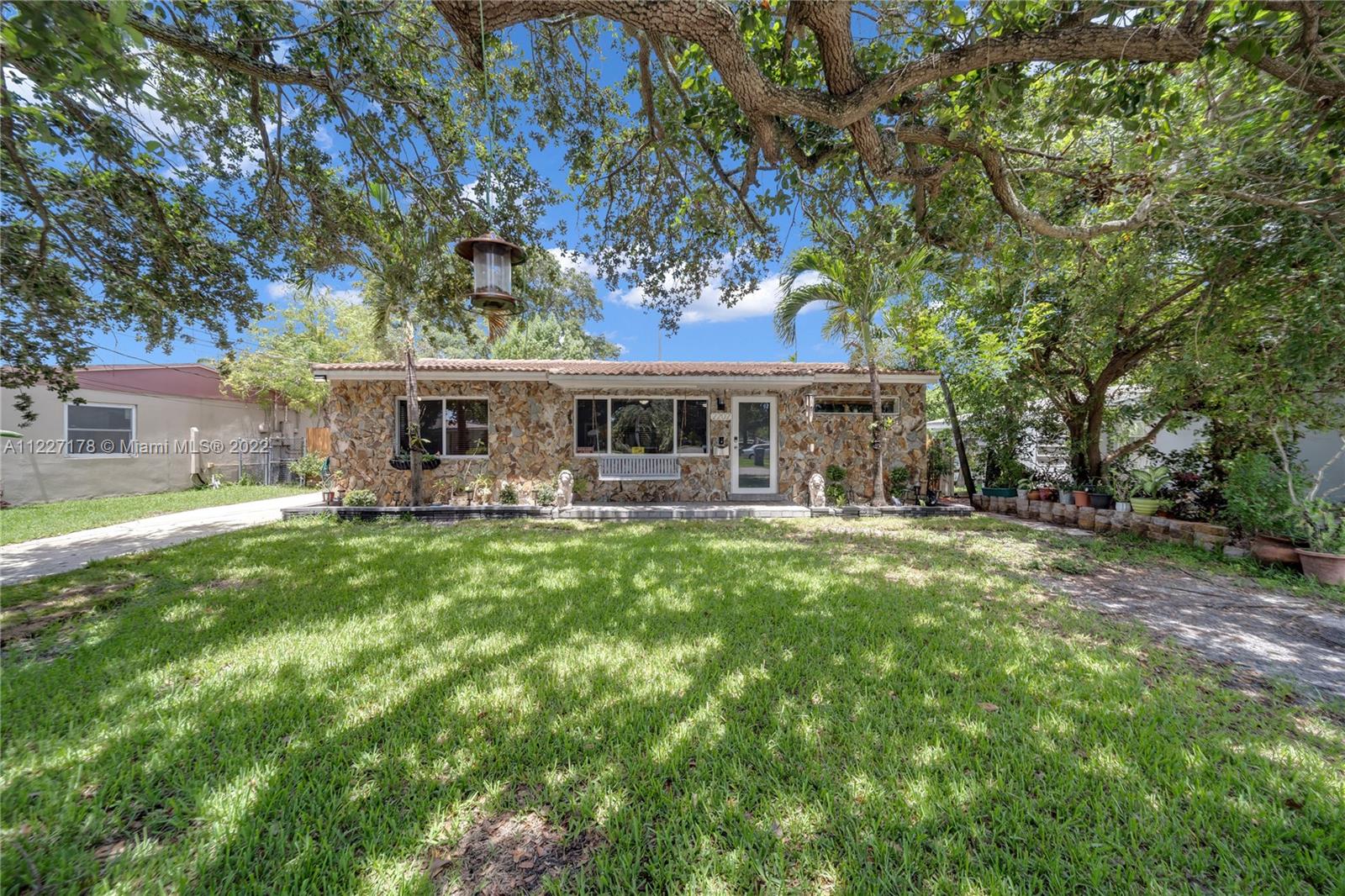 2202 N 28th Avenue Hollywood FL 33020