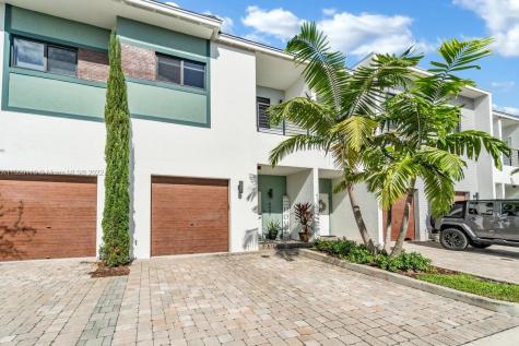 4449 NW 9th Street Plantation FL 33317