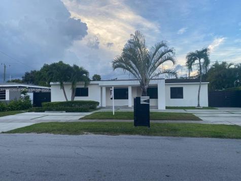 10215 SW 37th Terrace Miami FL 33165