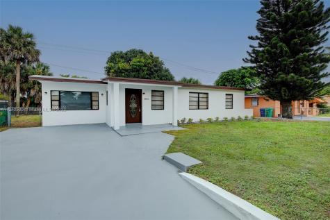 3521 NW 4th Street Lauderhill FL 33311
