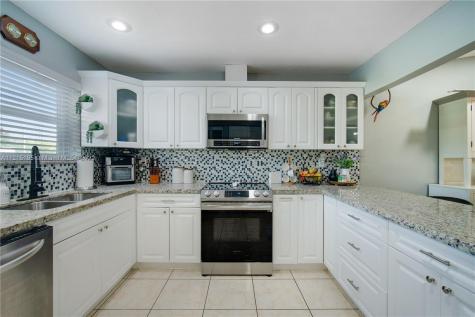 19790 Cypress Court Hialeah FL 33015