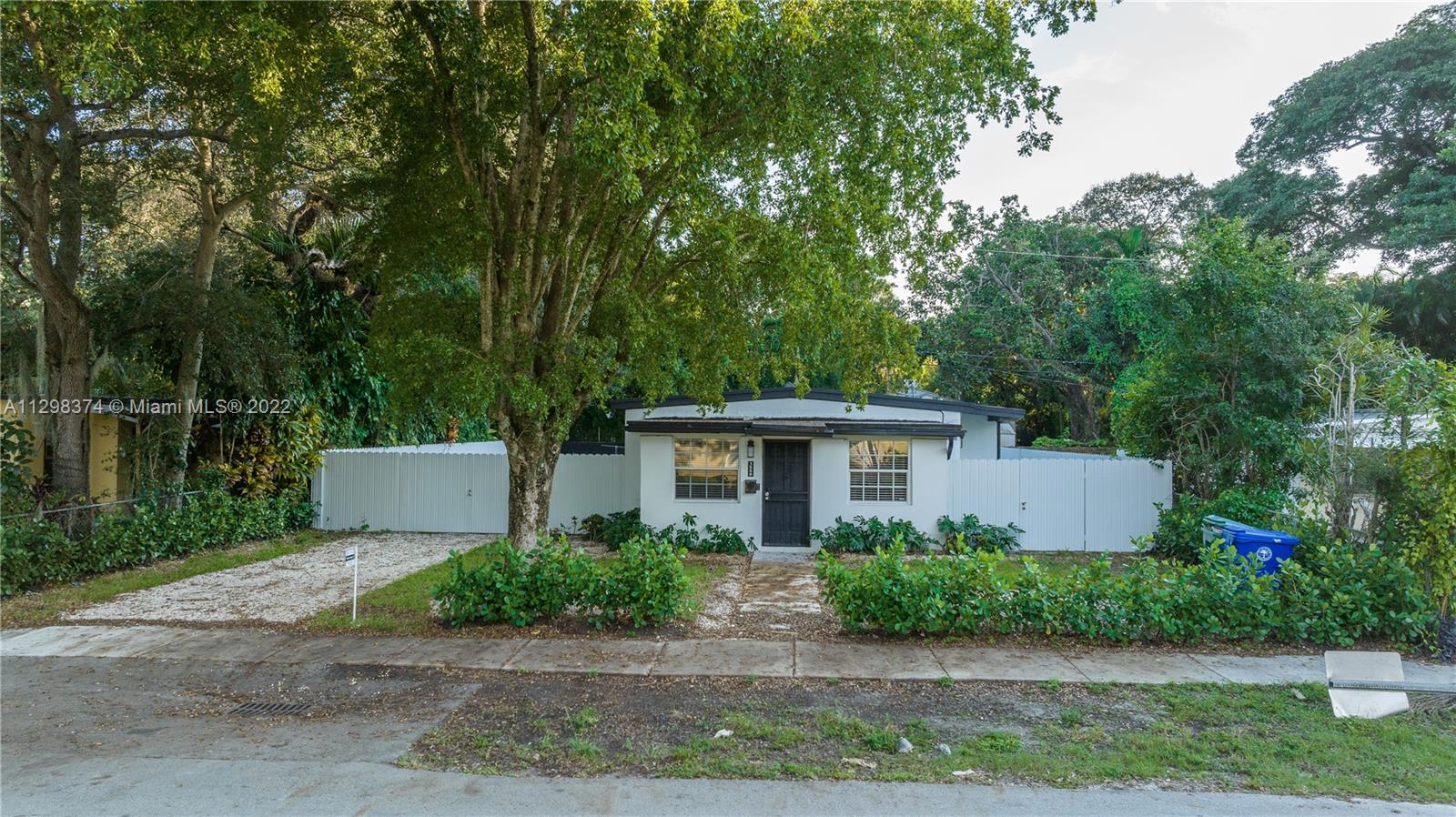 3880 Charles Terrace Miami FL 33133