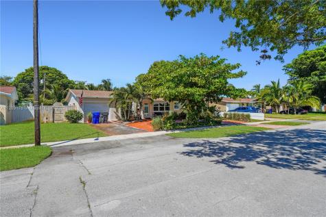 7121 Tyler Street Hollywood FL 33024