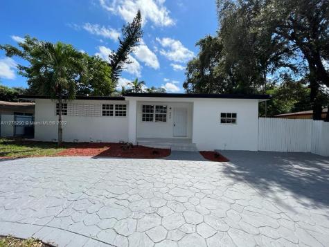 460 NE 160th Terrace Miami FL 33162