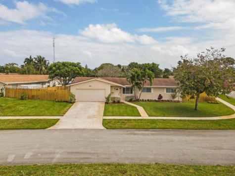 4051 Edgewood Place Coconut Creek FL 33066