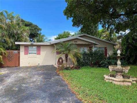 3201 N 72nd Way Hollywood FL 33024