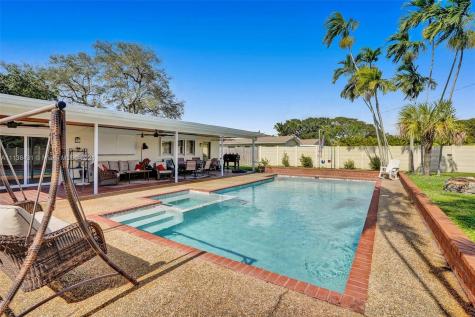 1405 N 37th Avenue Hollywood FL 33021