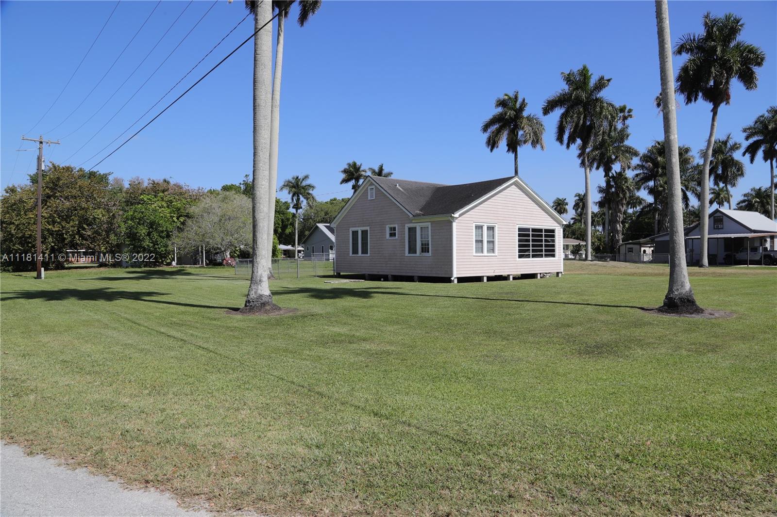 123 W Arcade Avenue Clewiston FL 33440