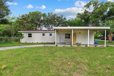111 N 39th Street Fort Pierce FL 34947