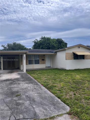 207 SW 68th Avenue Pembroke Pines FL 33023