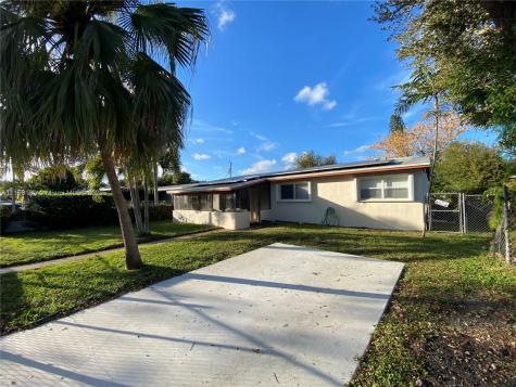6453 Meade Street Hollywood FL 33024