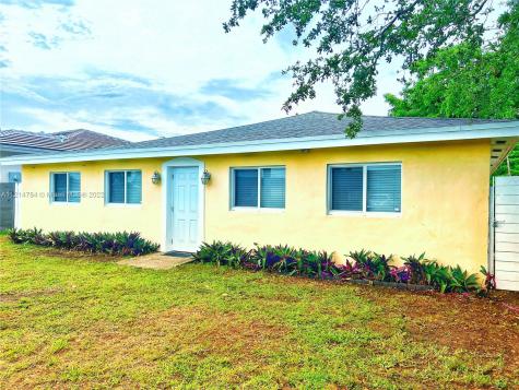 8877 SW 127th Terrace Miami FL 33176