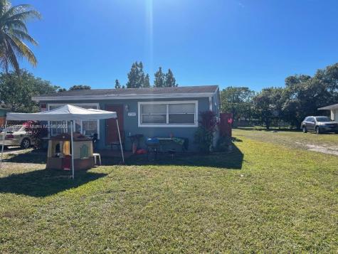 5730 SW 26th Street West Park FL 33023