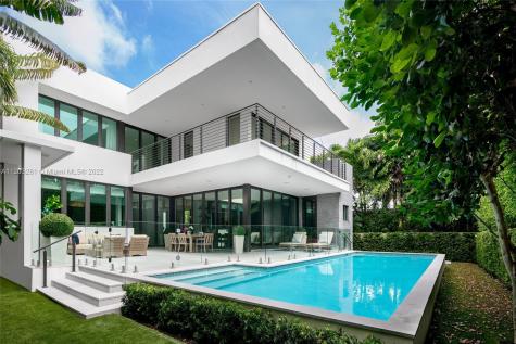 5327 N Bay Road Miami Beach FL 33140