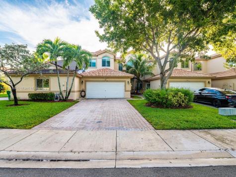 5158 Madison Lakes Circle W Davie FL 33328