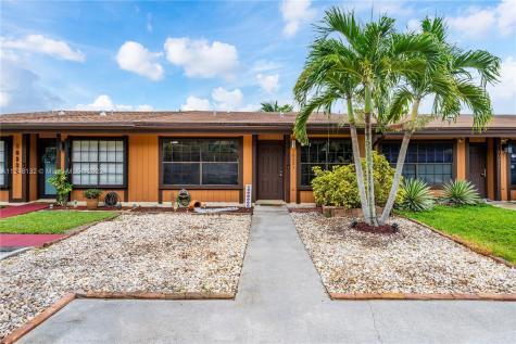 10221 E Cypress Court Pembroke Pines FL 33026