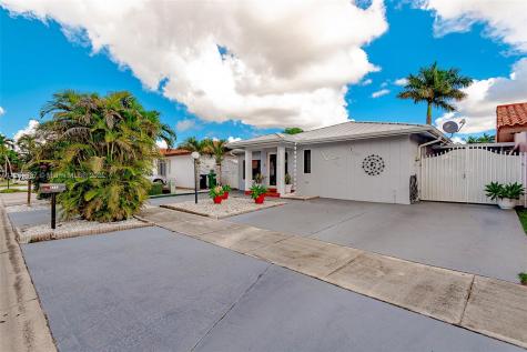 5713 SW 150th Avenue Miami FL 33193