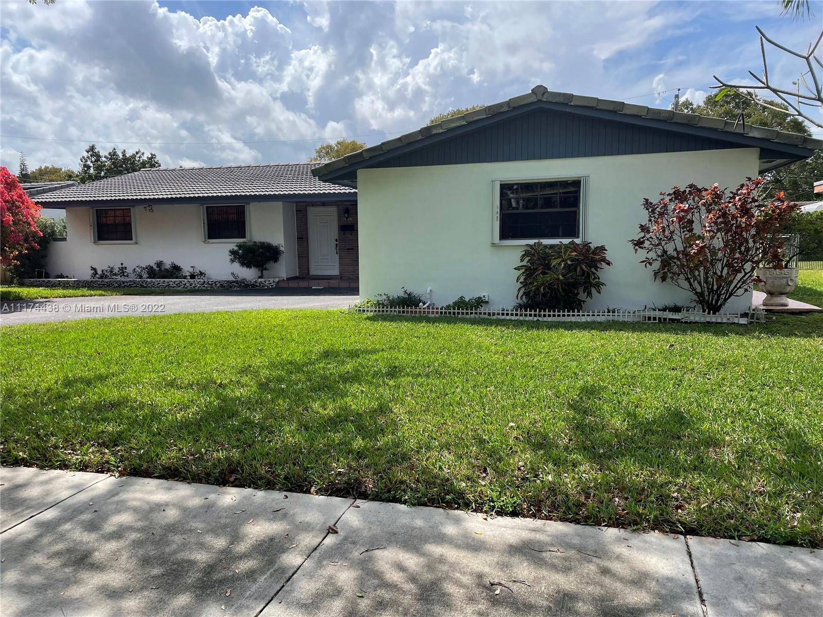 14008 Lake George Court Miami Lakes FL 33014