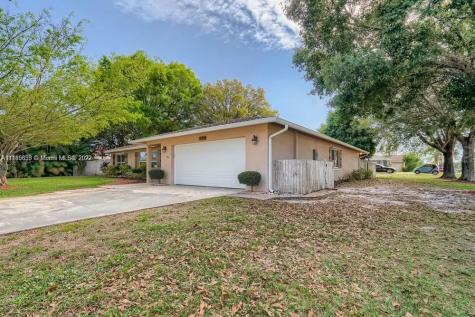 742 SE Polynesian Avenue Port St. Lucie FL 34983