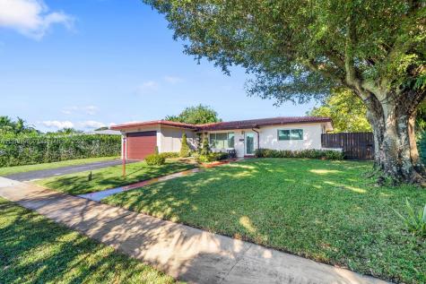 6631 SW 9th Street Pembroke Pines FL 33023