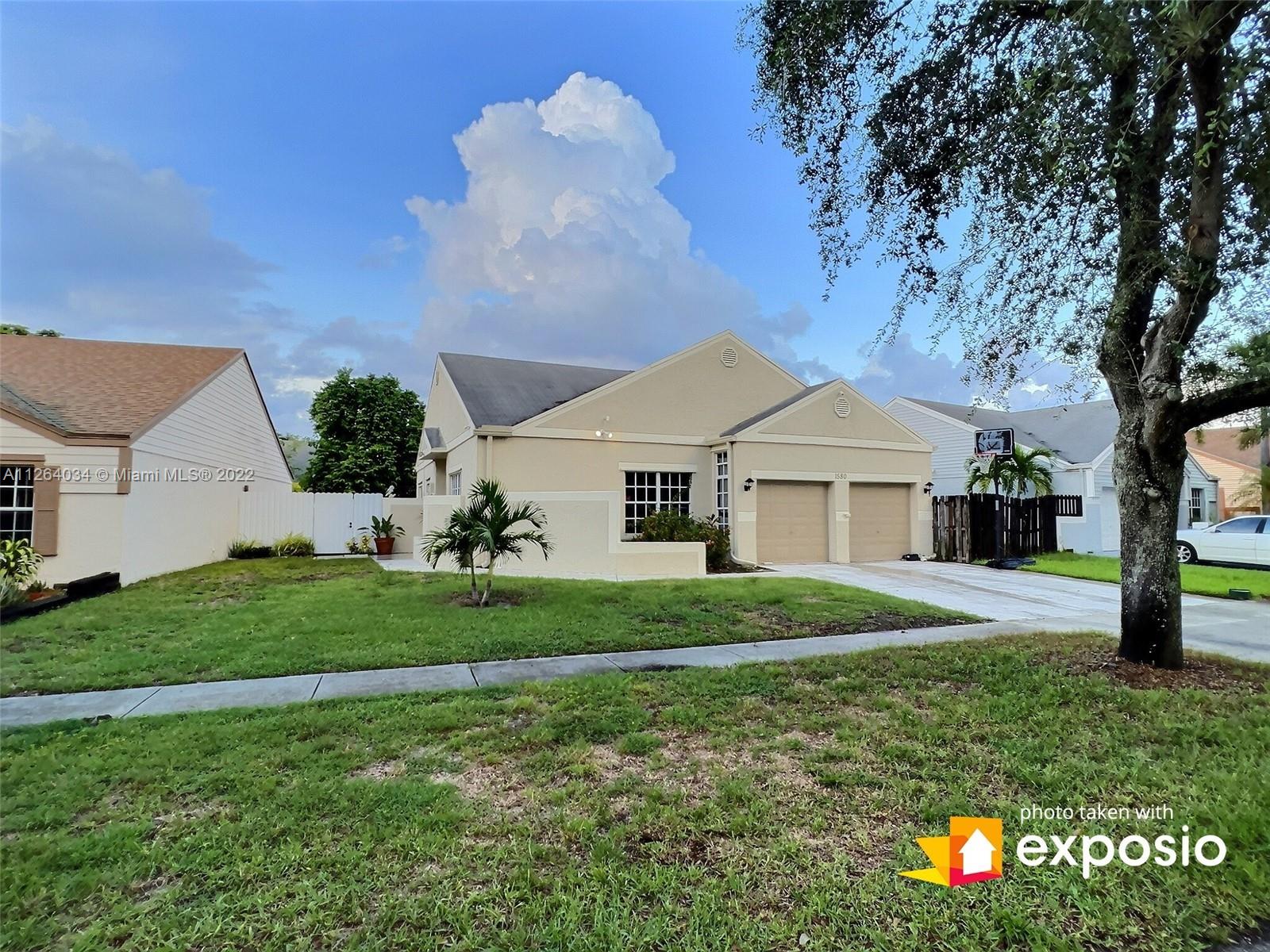 1580 SW 85th Avenue Pembroke Pines FL 33025