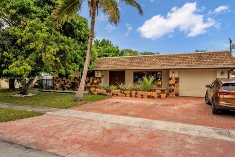 341 SW 66th Avenue Pembroke Pines FL 33023
