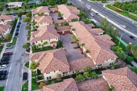 4752 Monarch Way Coconut Creek FL 33073