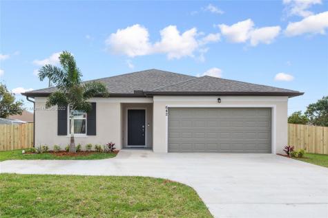 642 SW Tulip Boulevard Port St. Lucie FL 34953