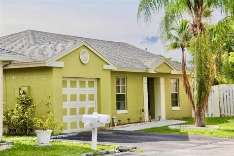 5923 Woodland Point Place Tamarac FL 33319