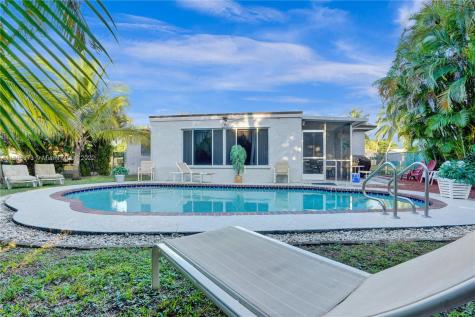 410 SW 79th Terrace North Lauderdale FL 33068