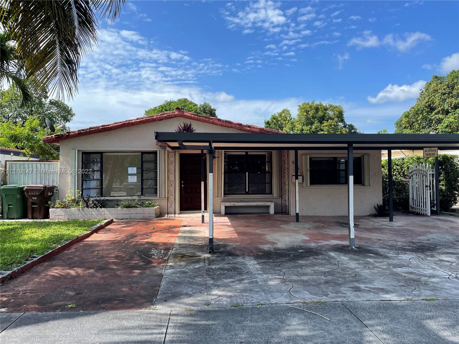 566 W 44th Place Hialeah FL 33012