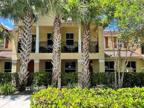 4782 Monarch Way Coconut Creek FL 33073