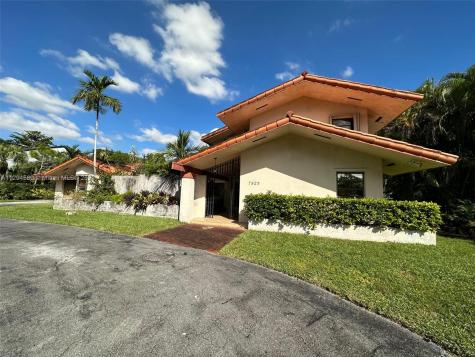 7825 SW 57th Terrace Miami FL 33143
