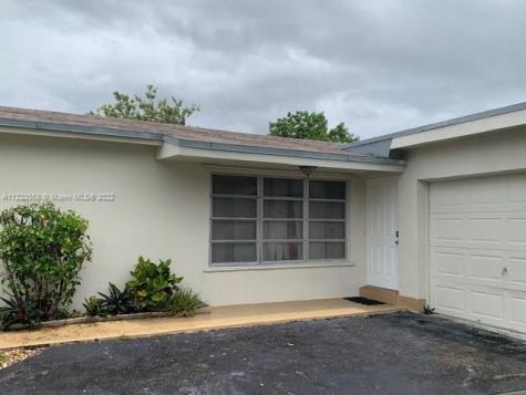 941 NW 89th Terrace Pembroke Pines FL 33024