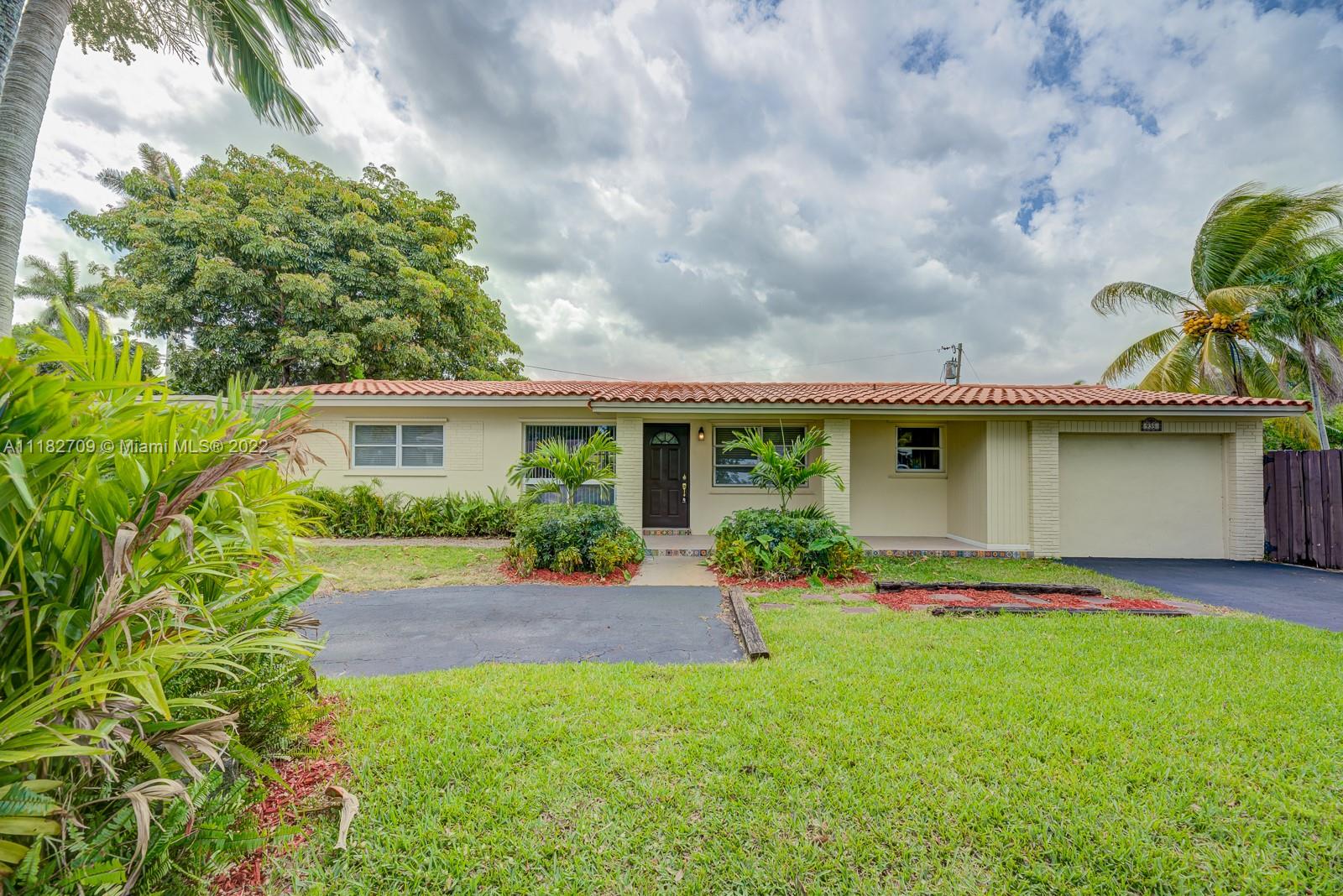 935 Pine Ridge Drive Plantation FL 33317