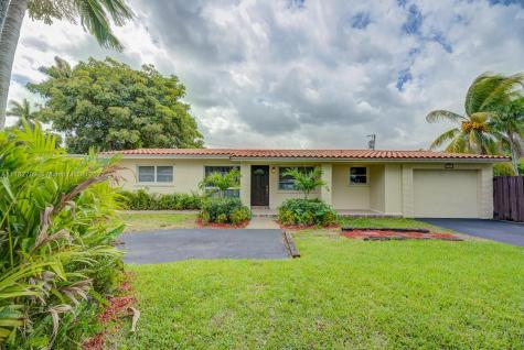 935 Pine Ridge Drive Plantation FL 33317