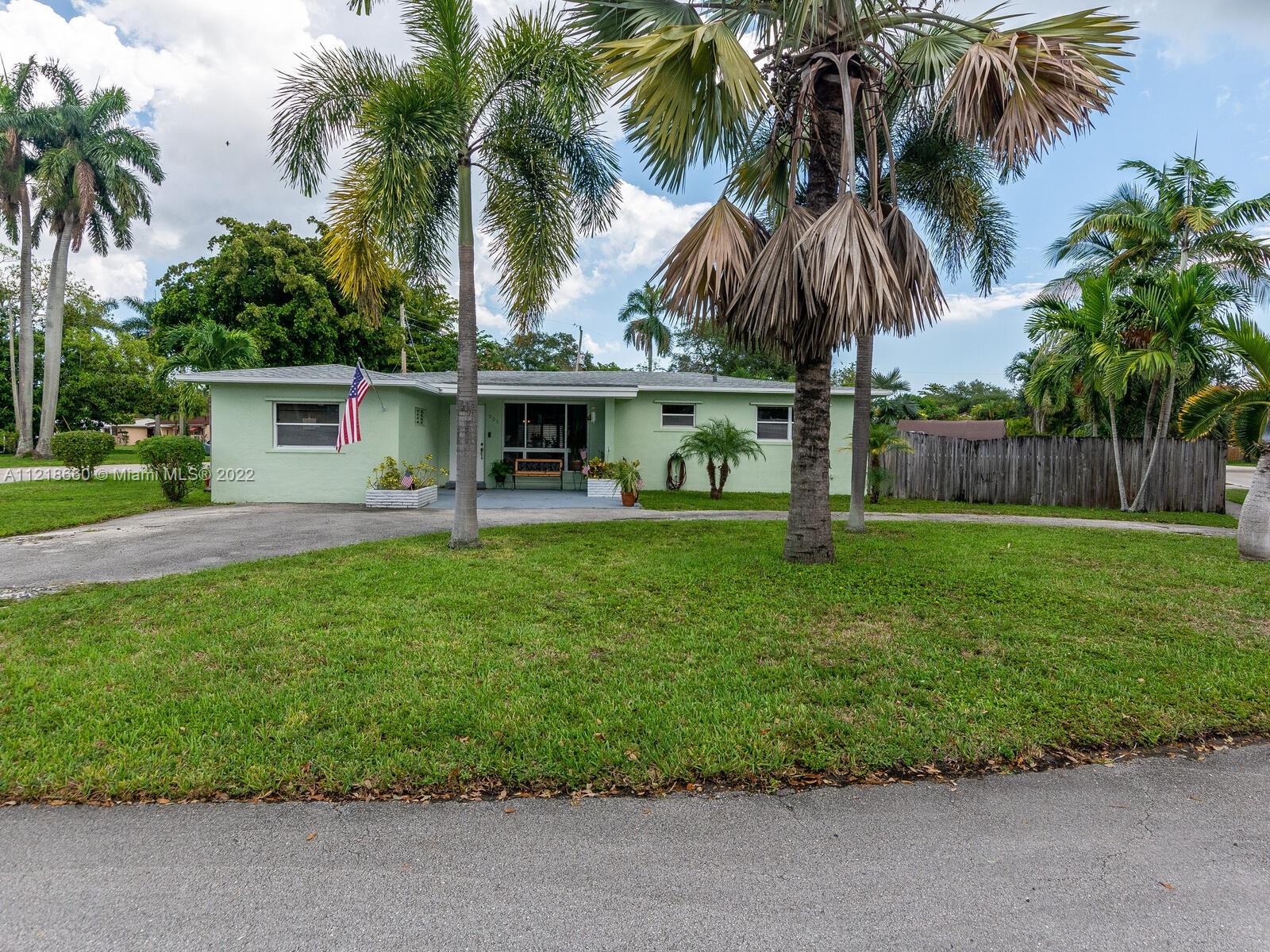 903 N Golf Drive Hollywood FL 33021