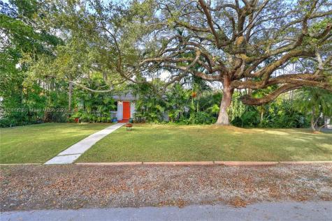6741 SW 68th Terrace South Miami FL 33143
