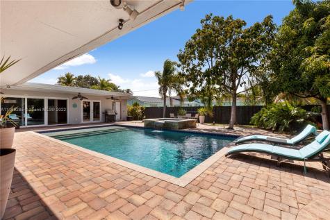 633 NW 28th Street Wilton Manors FL 33311